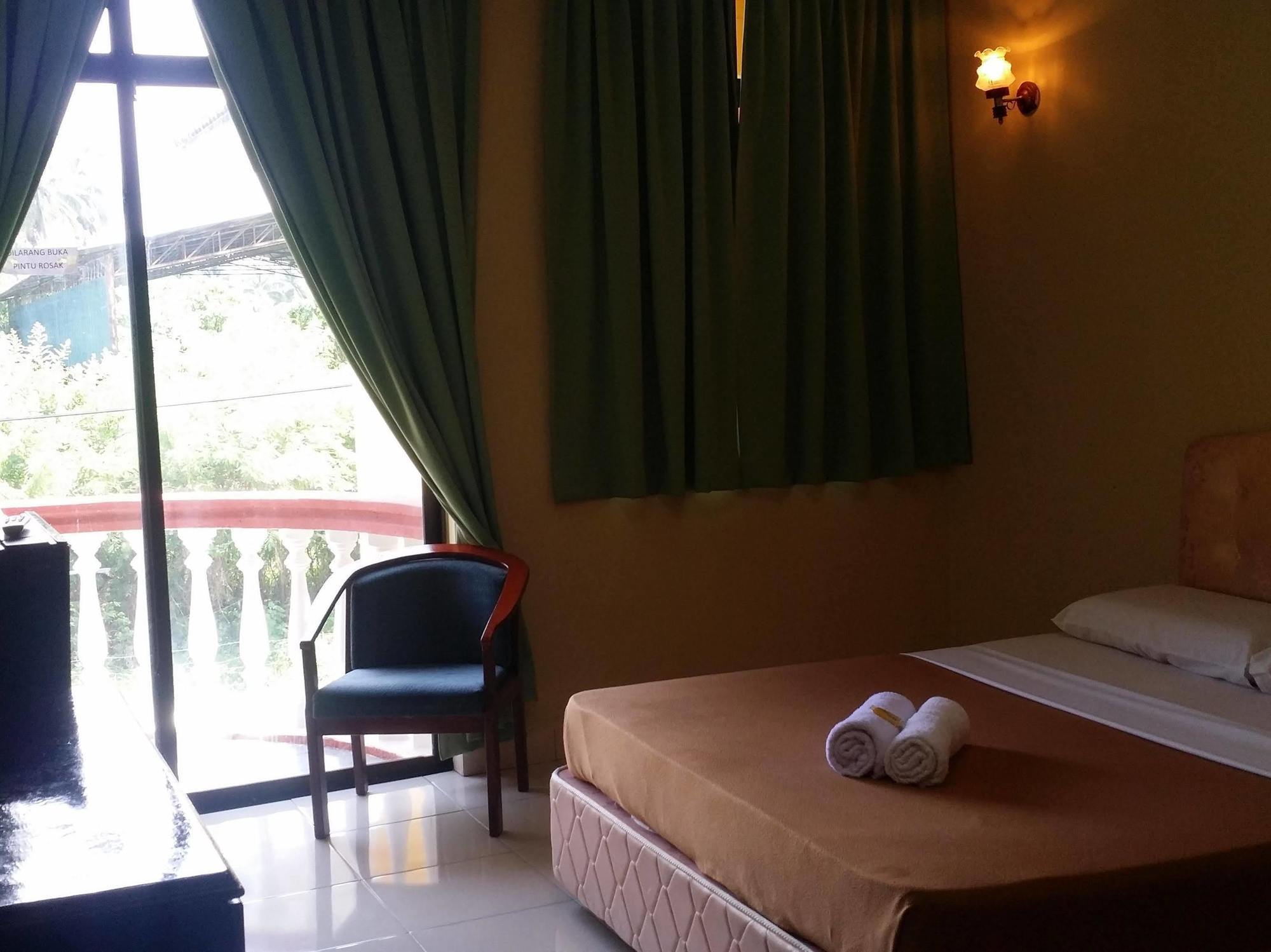 Hji Residensi Hotel Куа Екстериор снимка