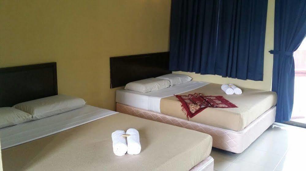 Hji Residensi Hotel Куа Екстериор снимка