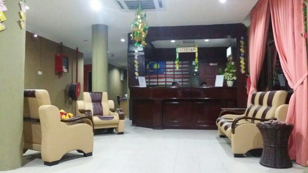 Hji Residensi Hotel Куа Екстериор снимка