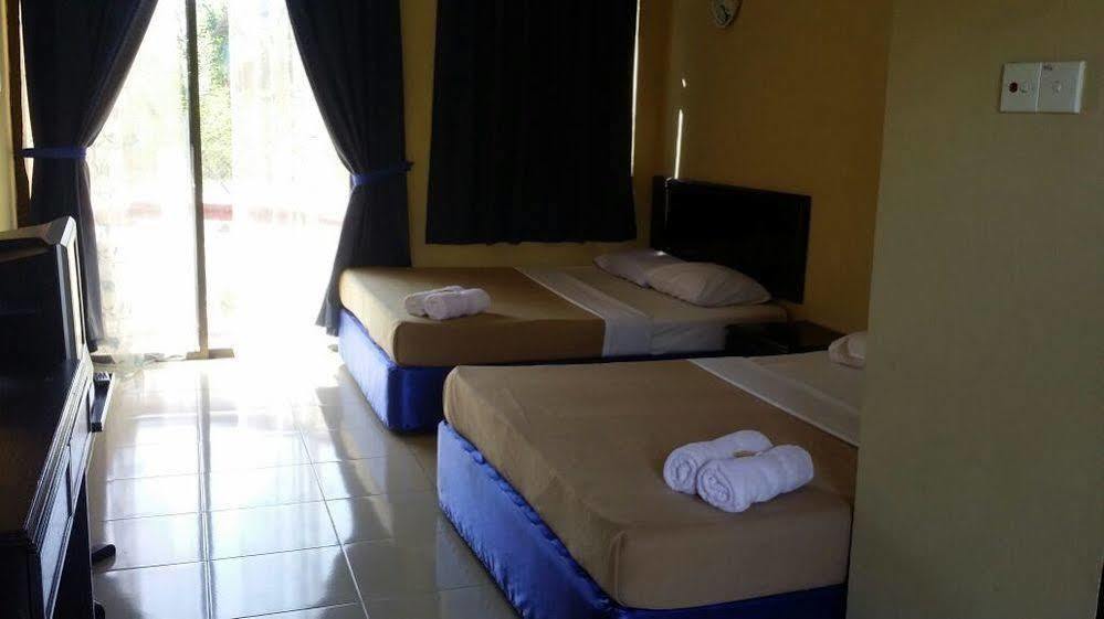 Hji Residensi Hotel Куа Екстериор снимка