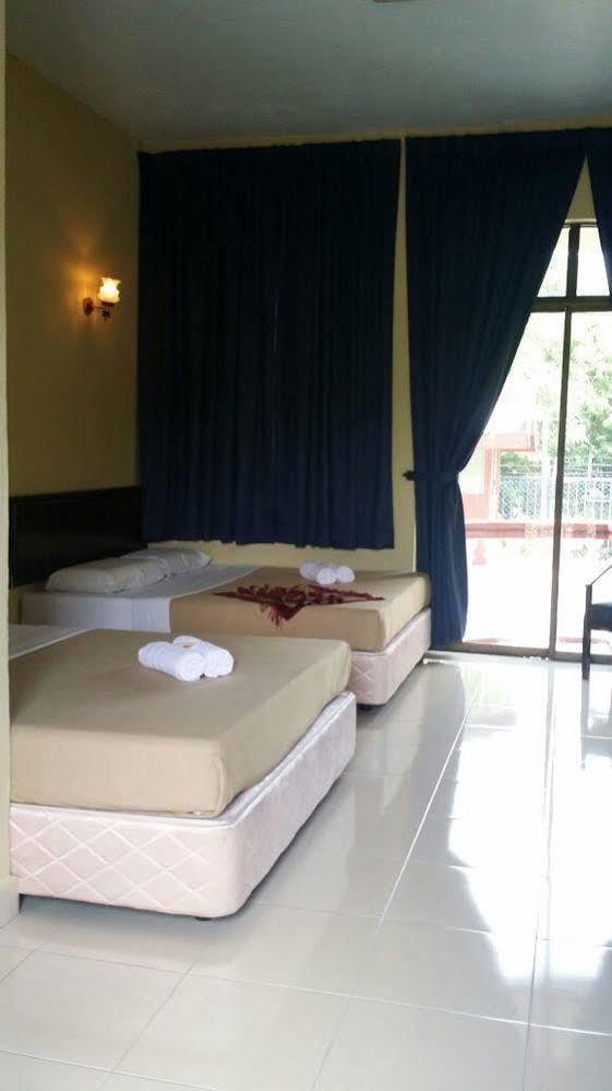 Hji Residensi Hotel Куа Екстериор снимка