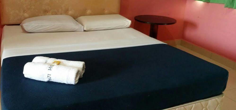 Hji Residensi Hotel Куа Екстериор снимка