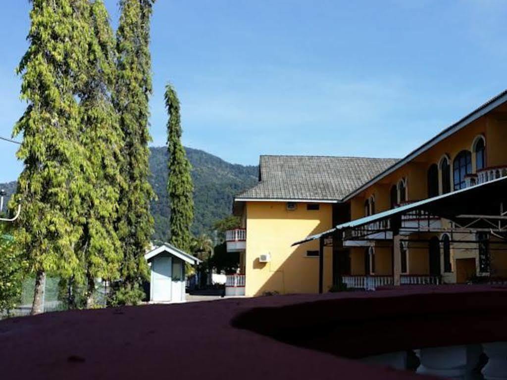Hji Residensi Hotel Куа Екстериор снимка